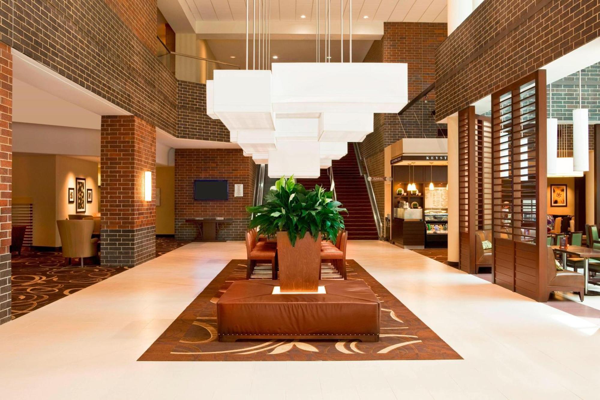 فندق فندق شيراتون إنديانابوليس في كيستون كروسينج المظهر الخارجي الصورة